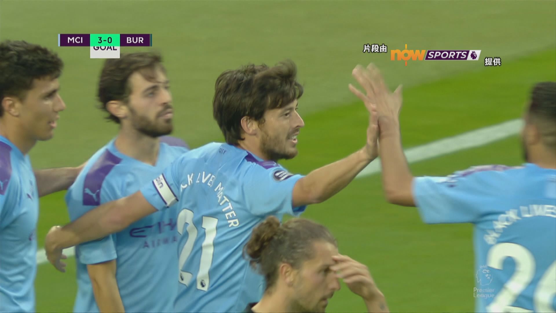 足球巨星姆巴佩与登贝莱：速度与突破改变比赛节奏